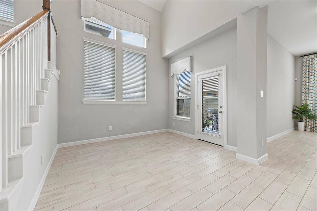 A large area for your casual or formal dining needs. The high ceiling makes it have a very grand feel and the natural light is incredible.