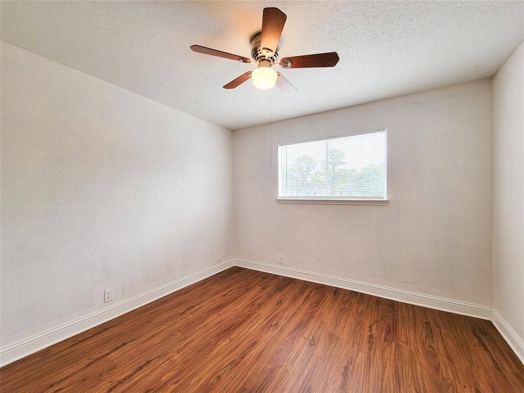All bedrooms have laminate flooring and ceiling fans.
