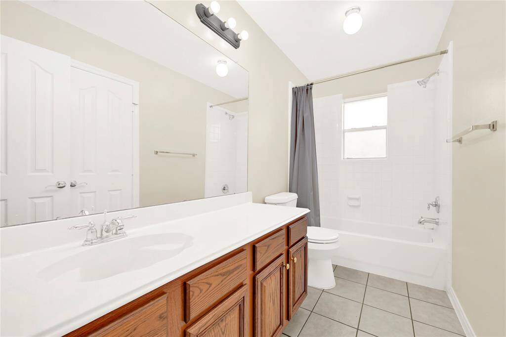 Secondary Bathroom 1