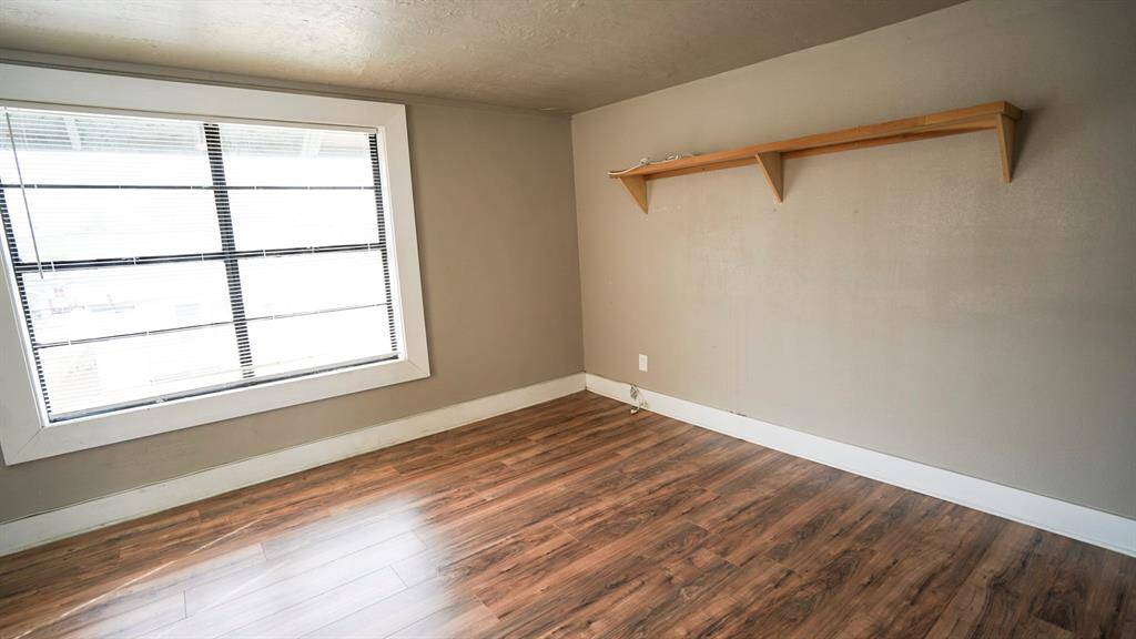 Unit B bedroom