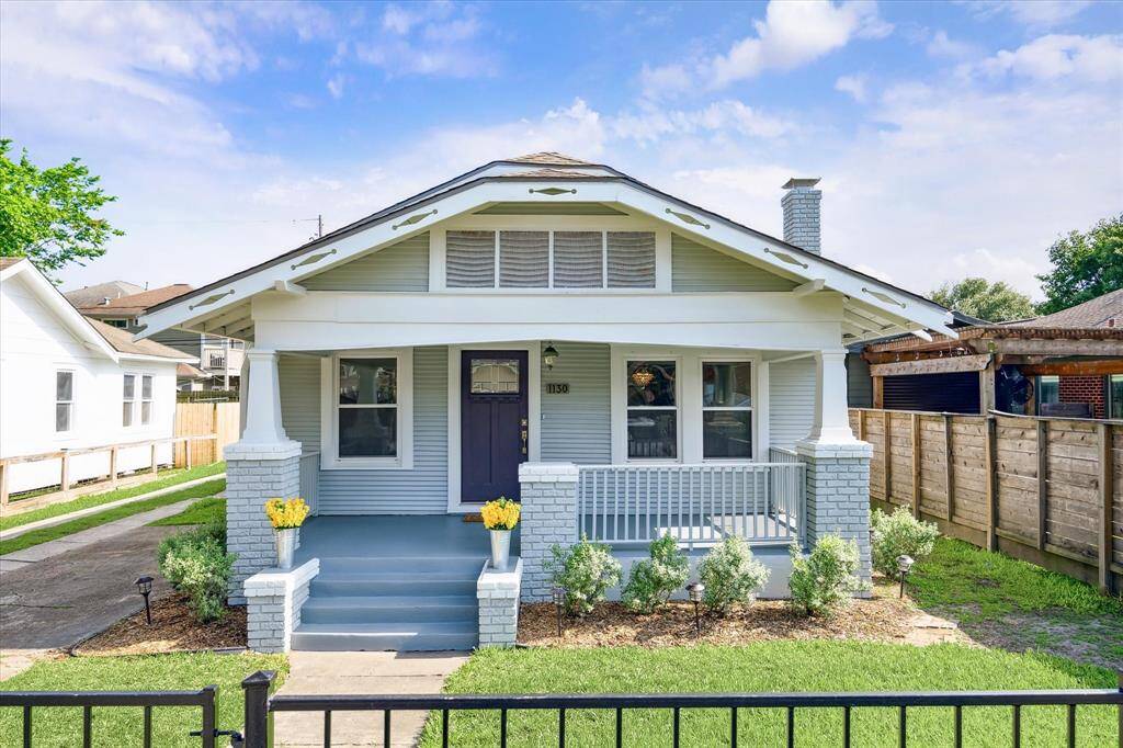 Delightful Heights Bungalow!!