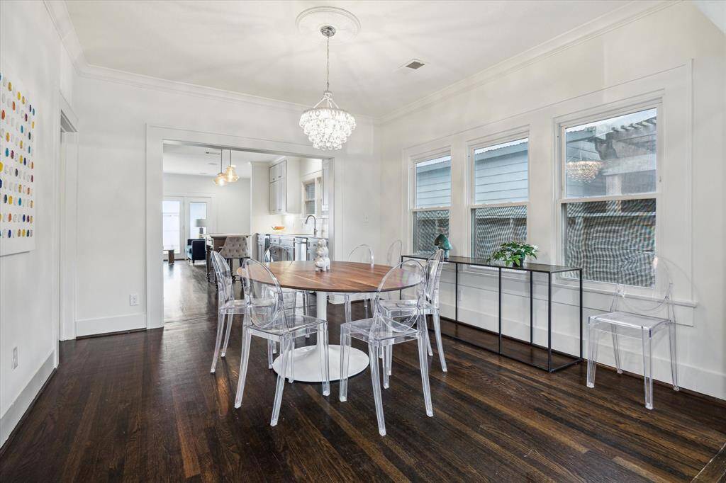 A perfect space to host gatherings or enjoy intimate dinners.