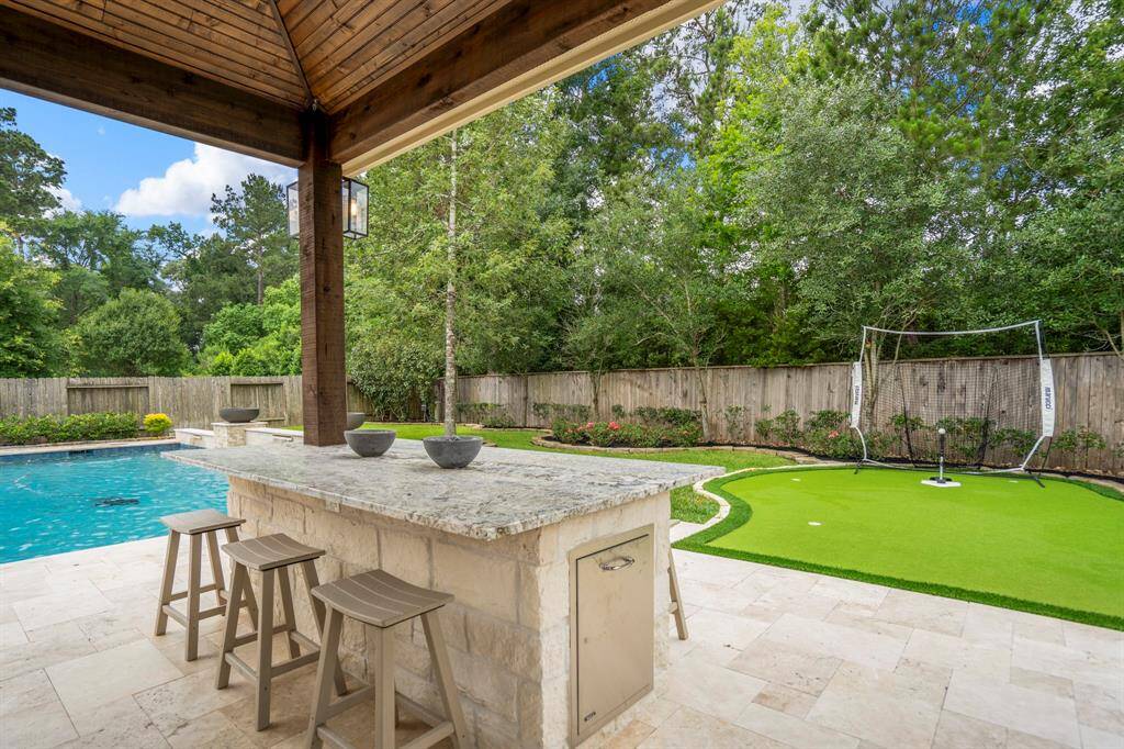 Outdoor island offers more seating space and outdoor dining area