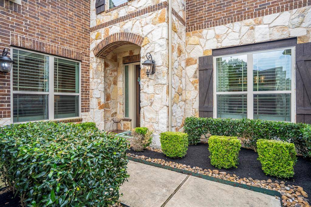 Front entry courtyard