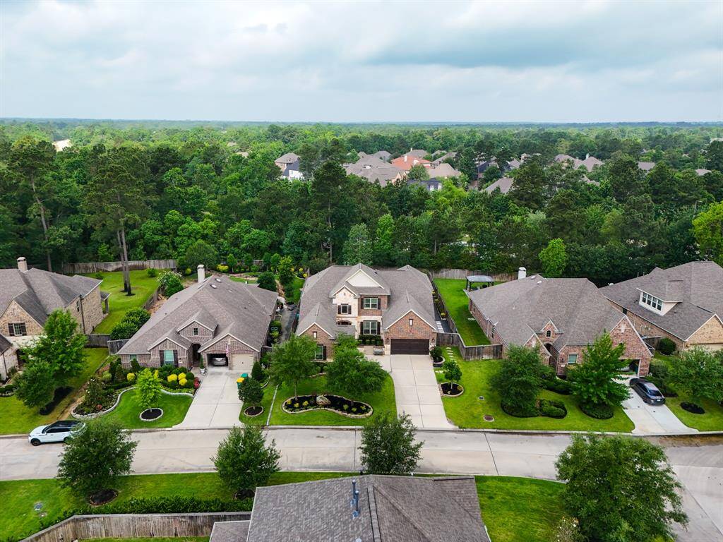 So much privacy with the tree-line behind the home