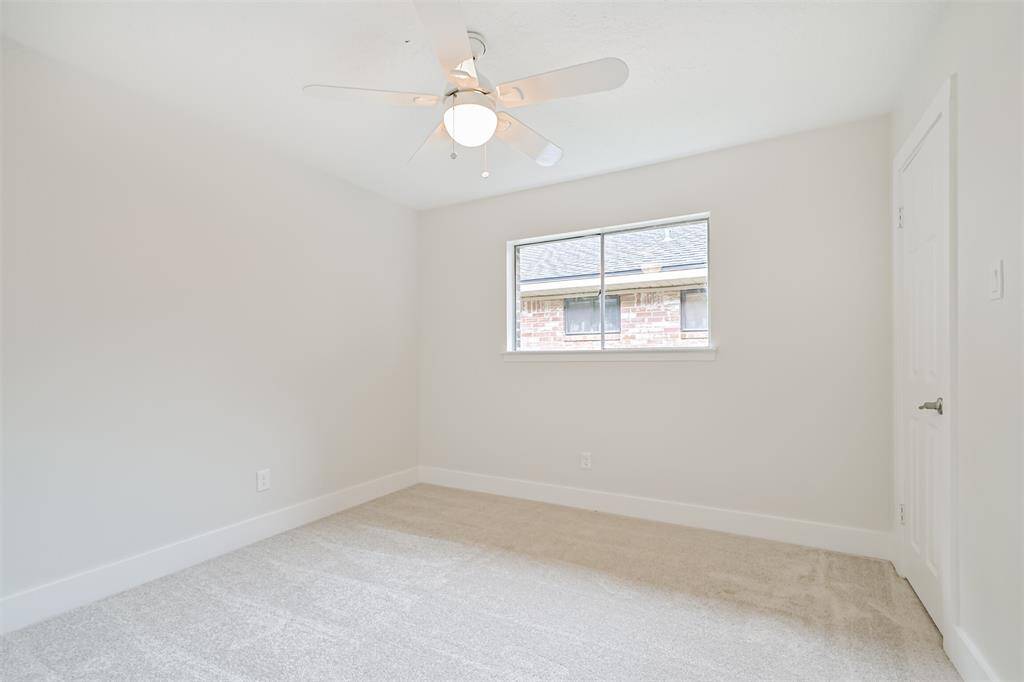 secondary middle bedroom