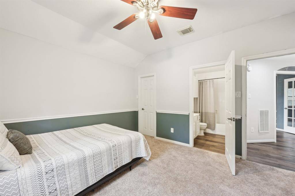 Bedroom 2 w/ensuite bath