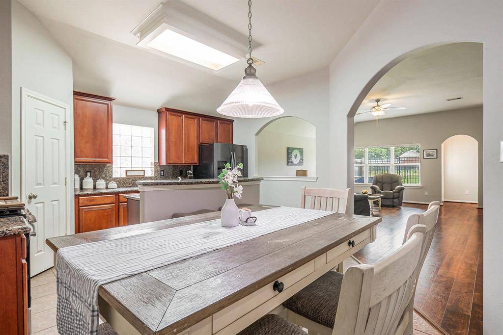 Adorable breakfast nook off the kitchen!
