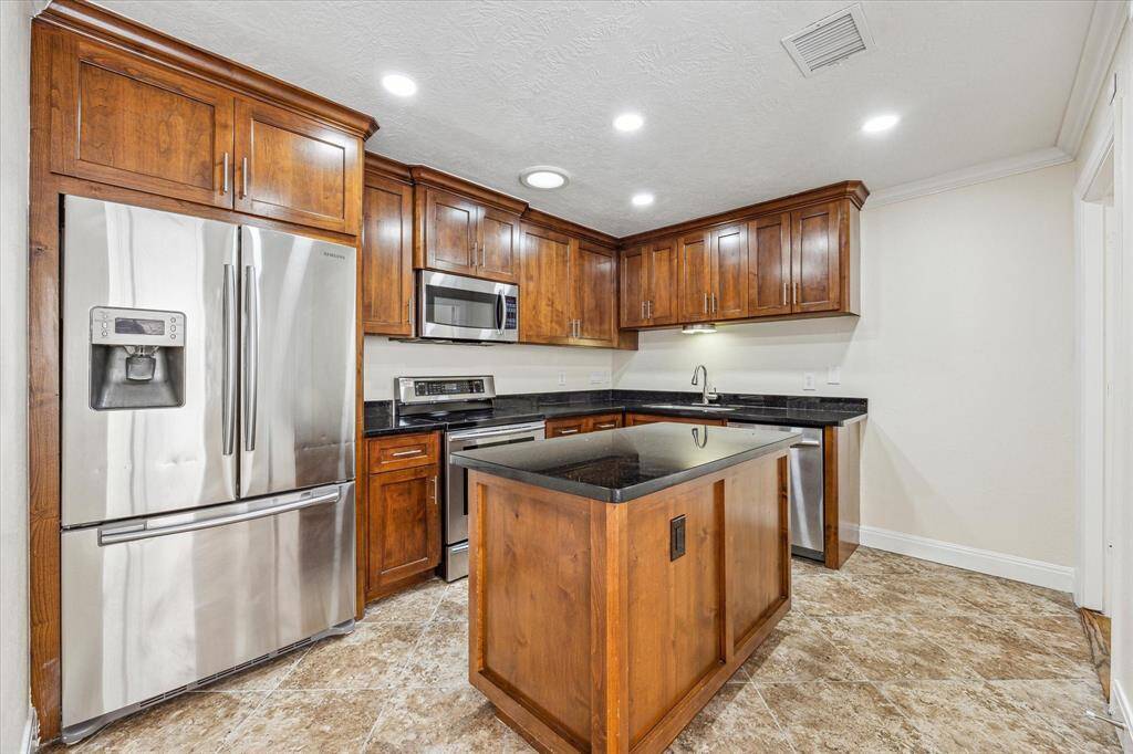 Kitchen with island