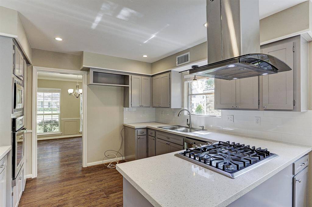 Top-of-Line Stainless Steel New Appliances & Gas Grill