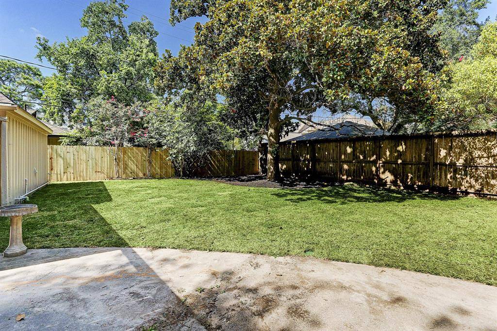 Views From Fully Fenced Backyard, Deck & Shades Trees