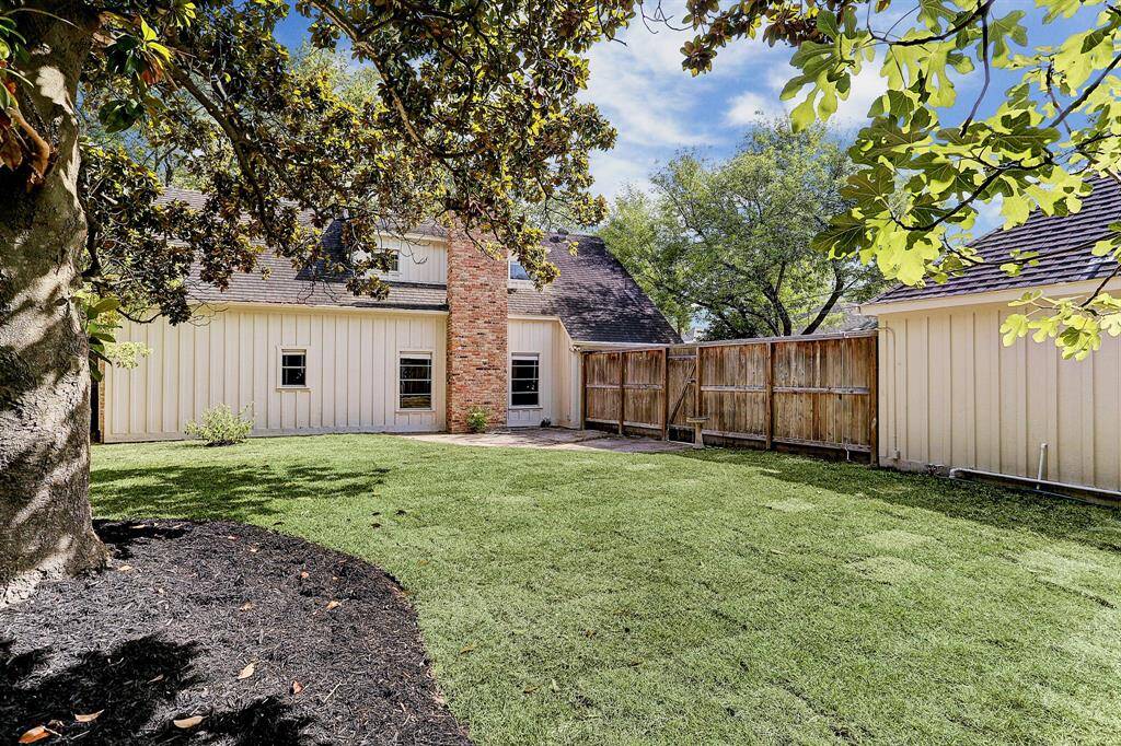 Upgraded Sprinkler System & Lots of Entertaining Space