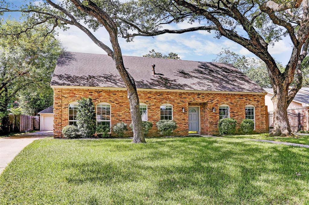 Never Flooded! Spacious Driveway & Detached 2-Car Garage To Be Insulated & Sheetrocked