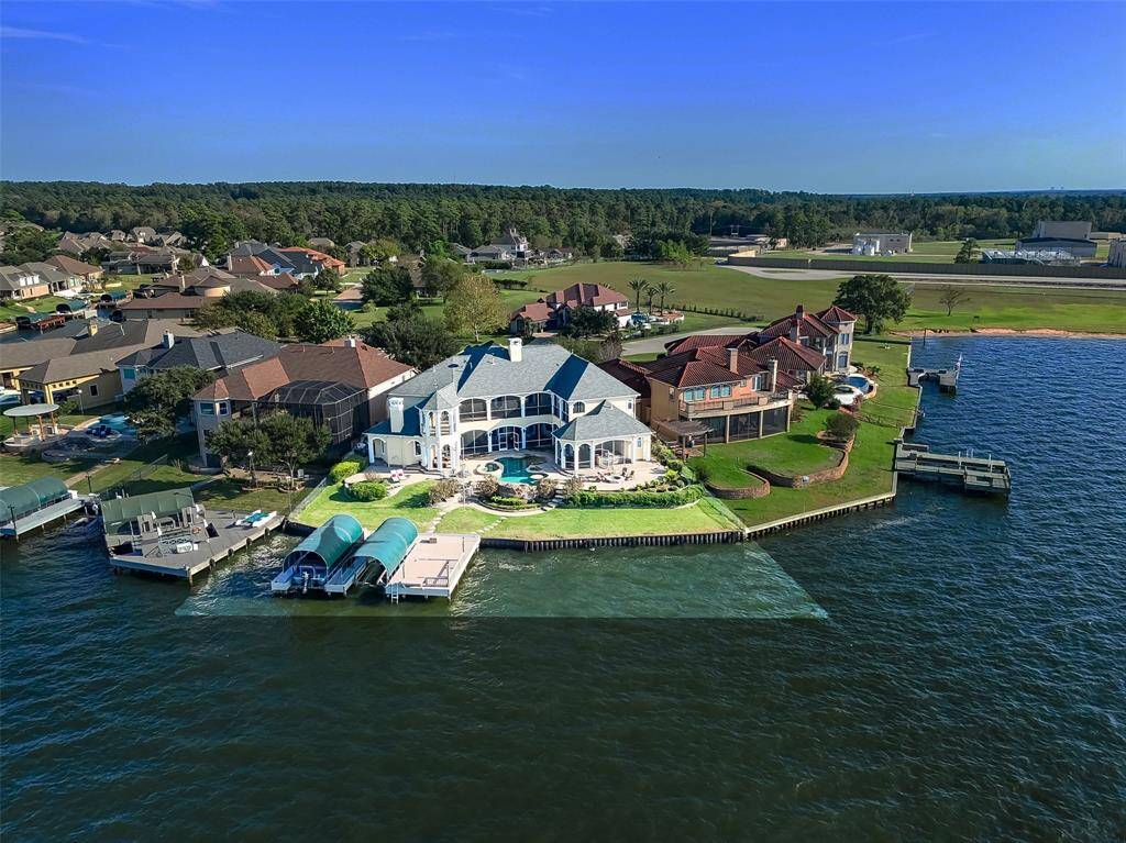 Amenities like none other with two covered boat slips plus a waterside deck for fishing, visiting boat tie-ups and waterside picnics. A boat ride away to the waterpark at Margaritaville.