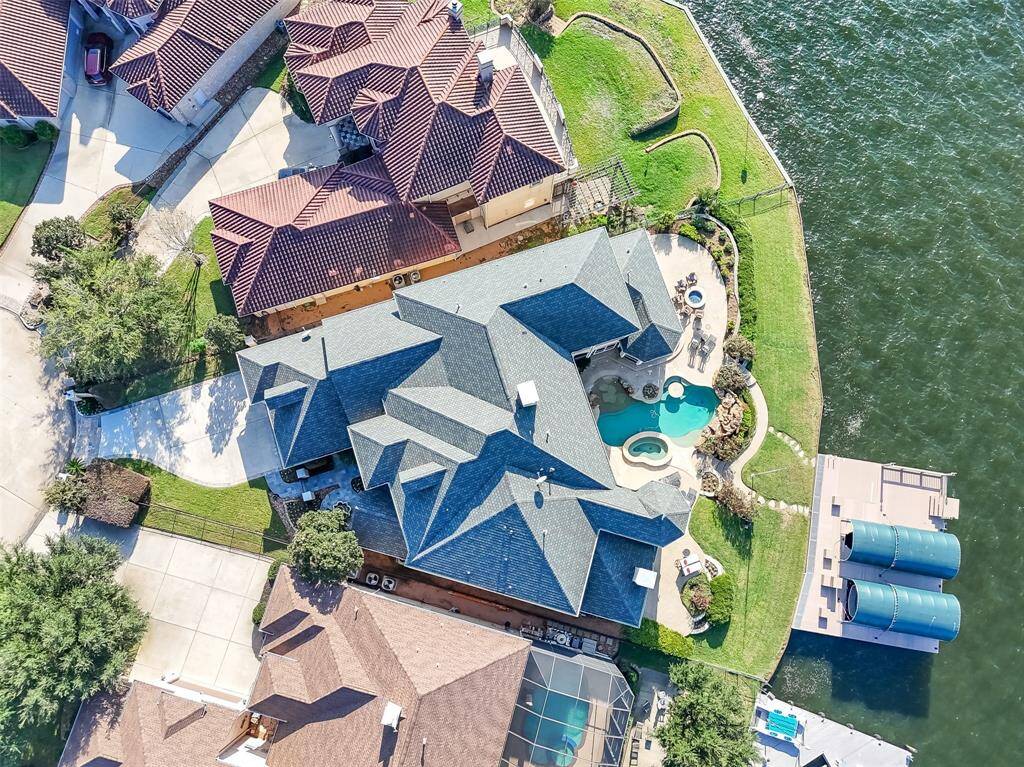 Behold the peninsula Pointe!  Situated on a cul-de-sac.