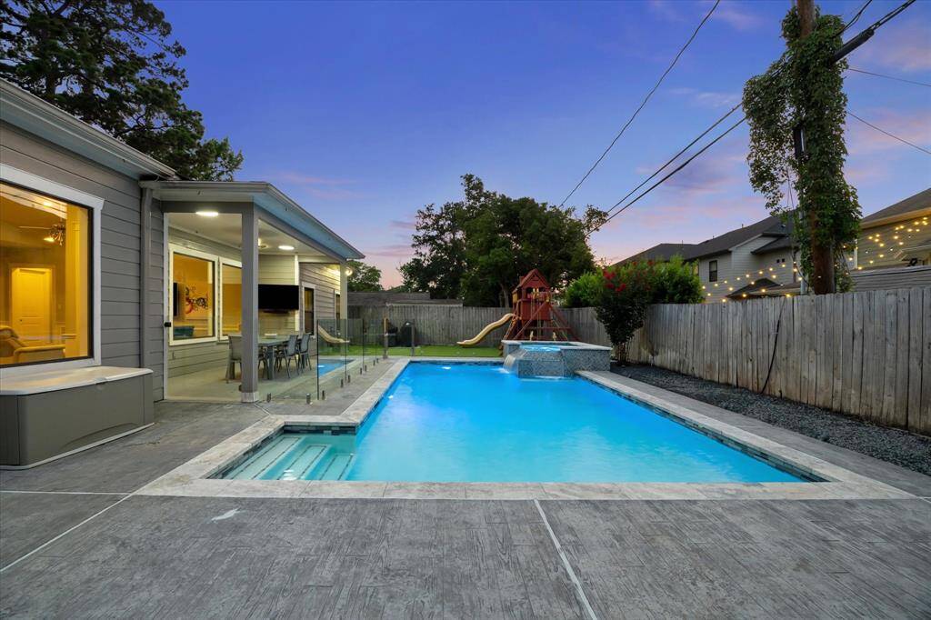 Plenty of space on the side of the home to accommodate more guests with poolside chairs.