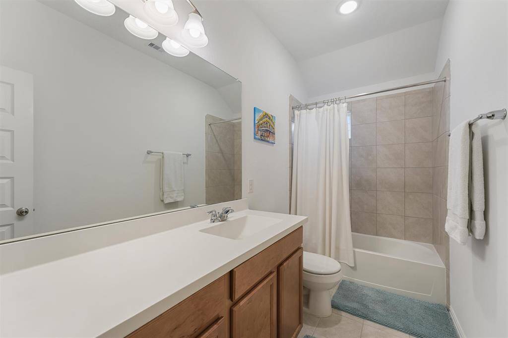Upstairs full bath