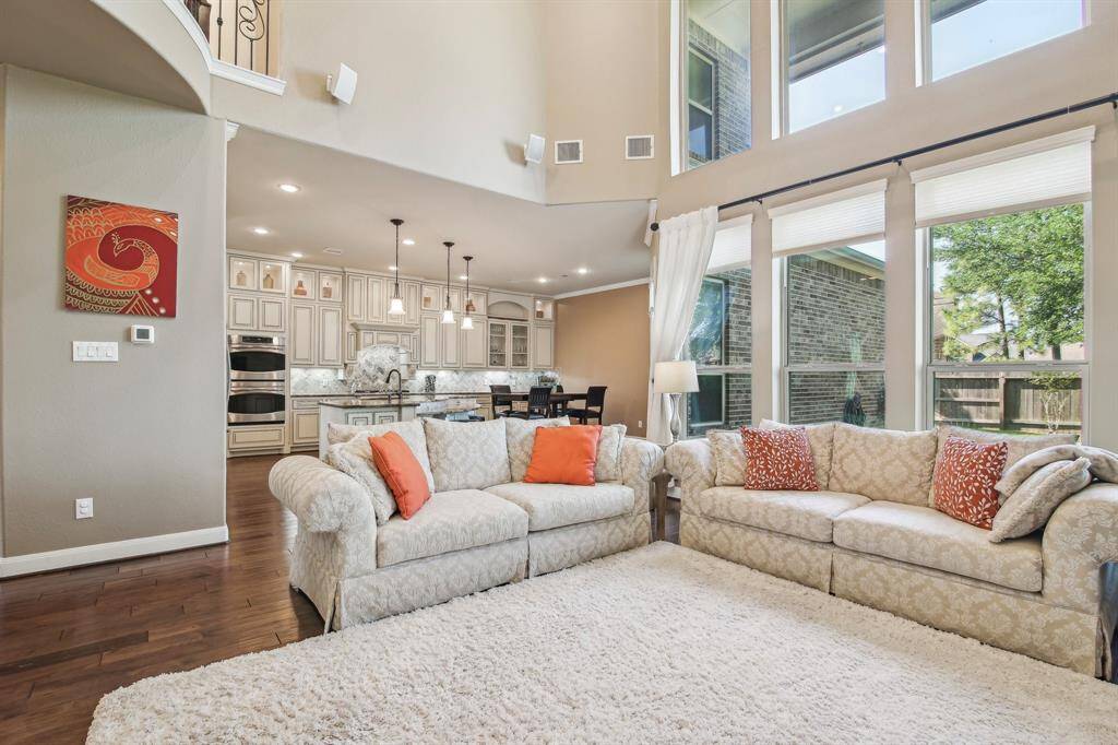 arge floor-to-ceiling windows that flood the space with natural light and showcase stunning views of the backyard oasis.