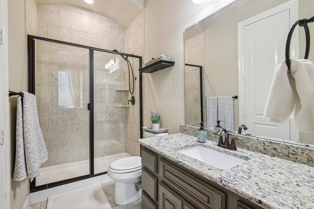 Guest suite private bathroom