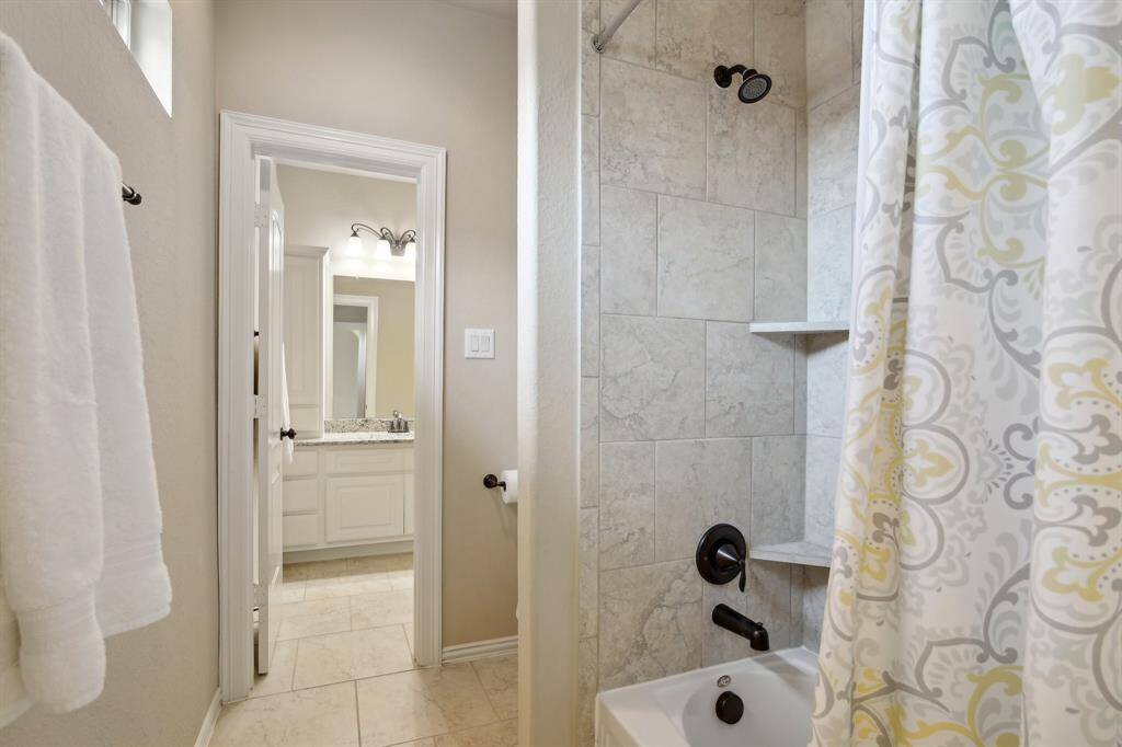 Shower bath between bed 3 and 4