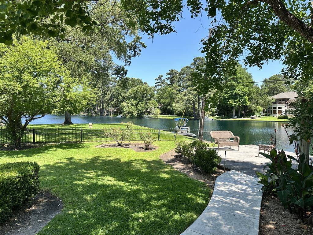 Enjoy paddle boats , fishing or just relaxing. Right outside your back door. Stress be gone.