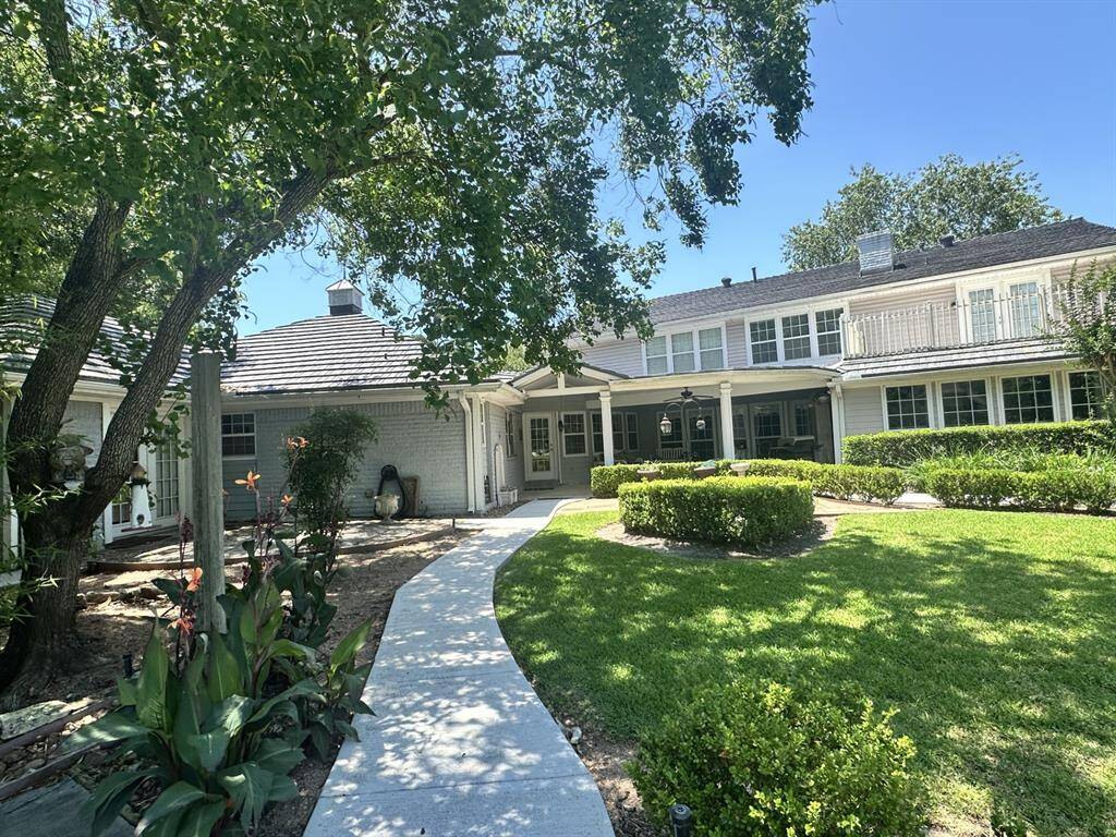 Tons of windows and natural light. This is an amazing location for this great home.