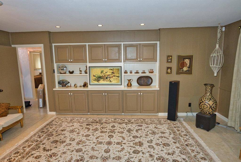 Builtin Shelves and Cabinets