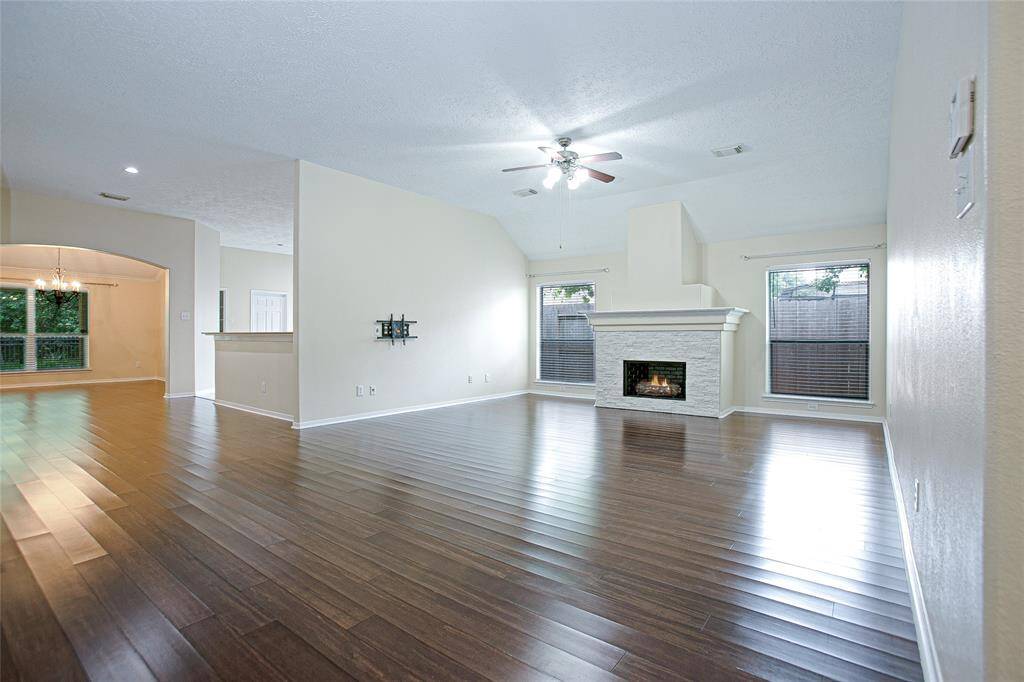 Fantastic interior with the recently installed bamboo floors!
