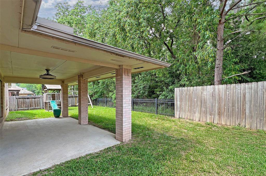 The Back Yard offers Picturesque Nature Reserve Views for a peaceful and private setting!