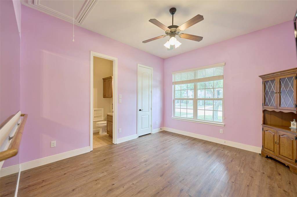 Inviting downstairs bedroom with private en-suite bath.