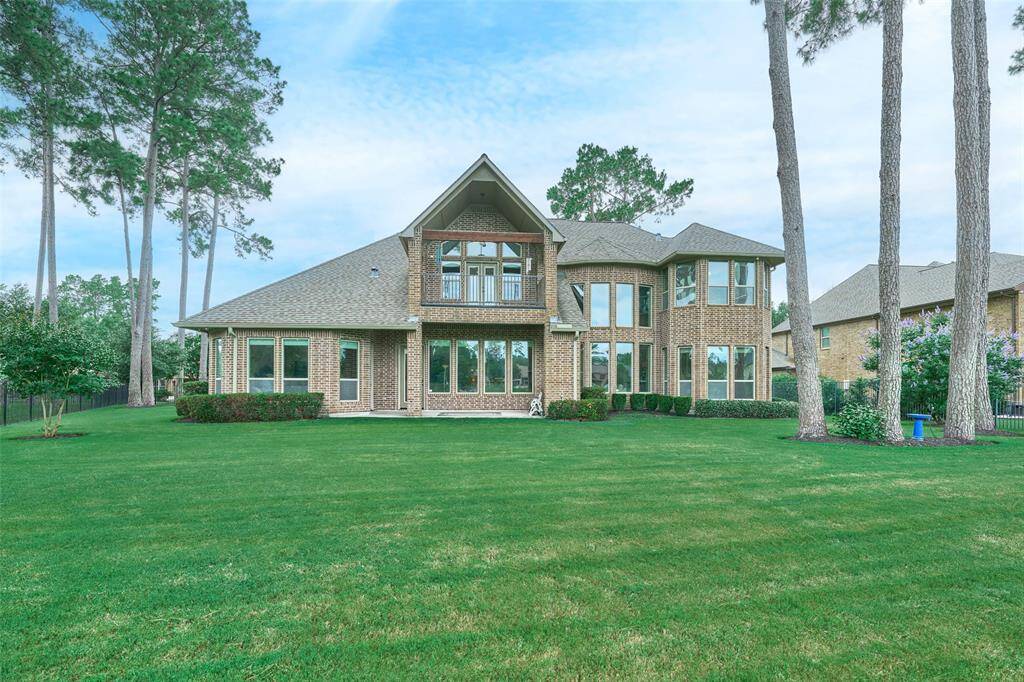 This stunning home boasts breathtaking views, combining serene natural beauty with spacious elegance.