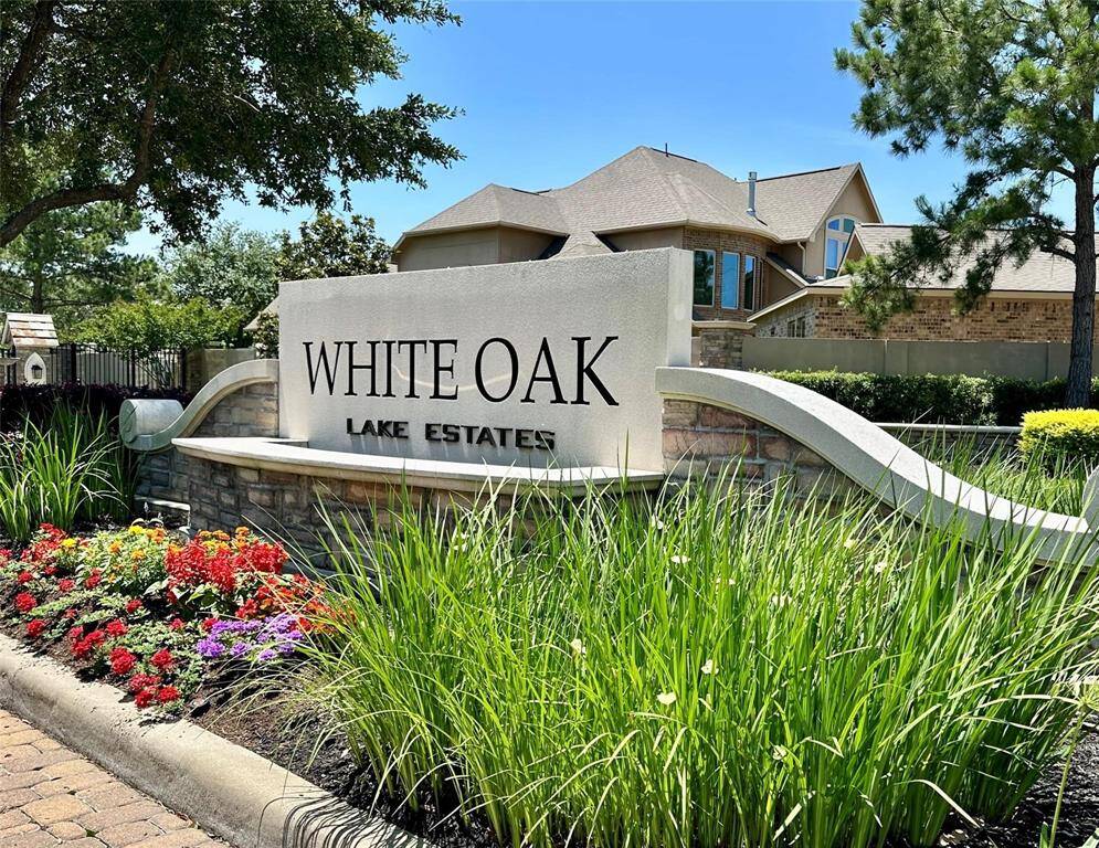 Experience refined living at White Oak Lake Estates—where elegance and serenity unite.