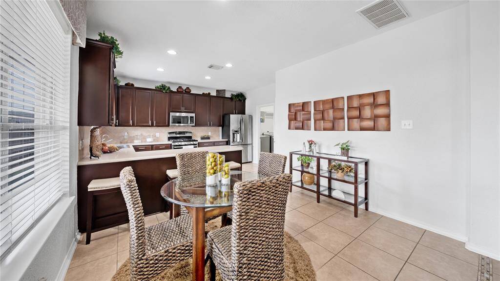 Breakfast area and Kitchen