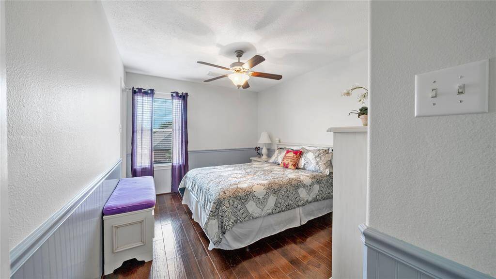 Secondary bedroom
