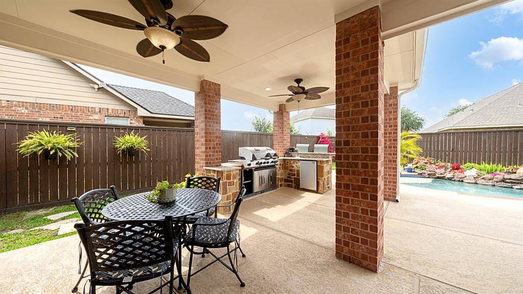 Outdoor kitchen in a beautiful paradise!