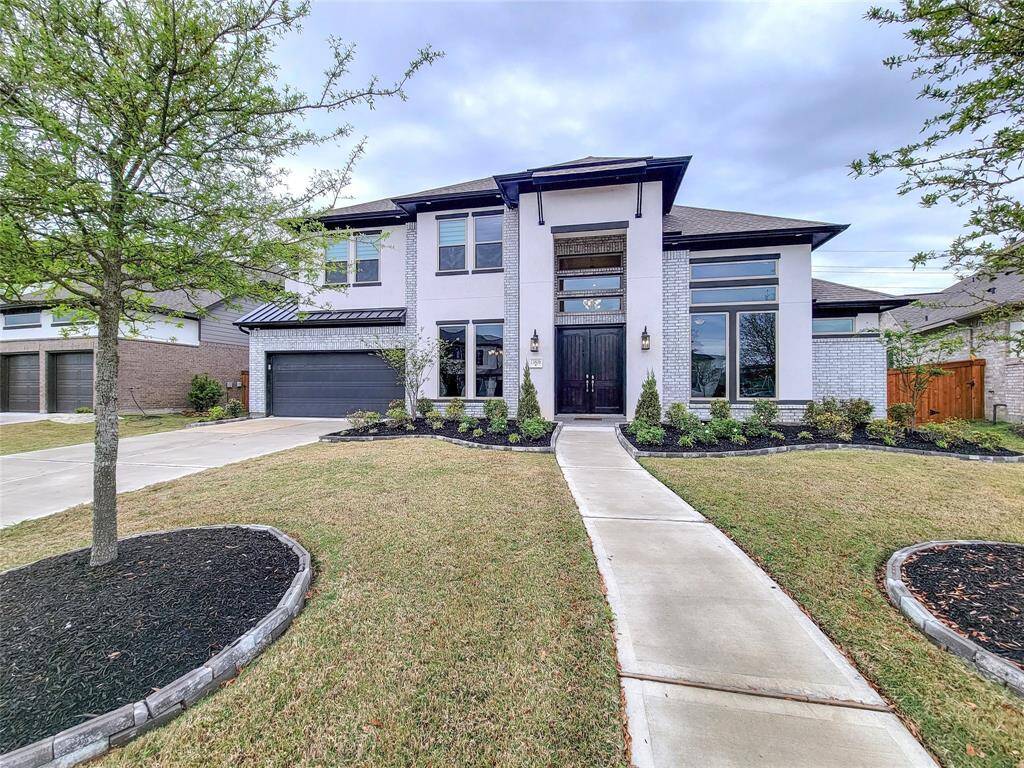 Gently lived in Home, (less than 2 years old) comes with all the Appliances (inc: washer/dryer & refrigerator) and also lawn service. Remote Wi-Fi Controlled exterior lights & window shades. Outdoor Kitchen, Media room and so much more!!