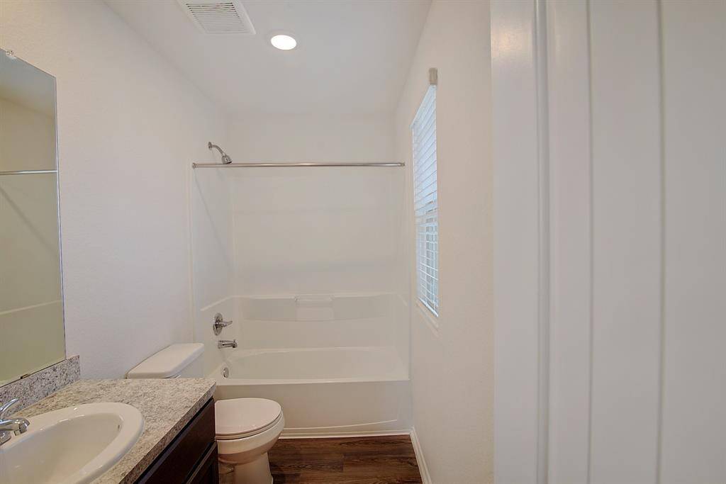 secondary bathroom