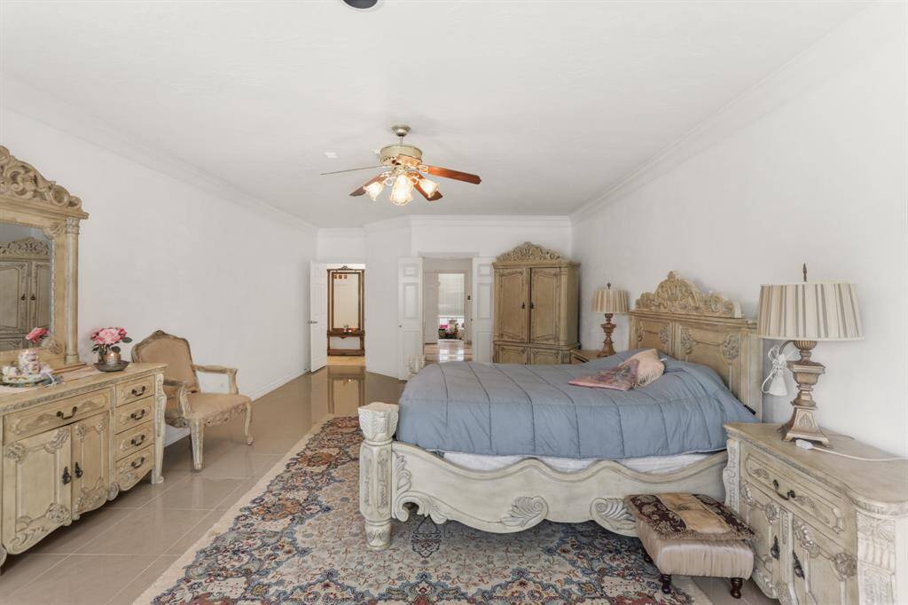 Plenty of space for all your large furniture in this Primary bedroom.