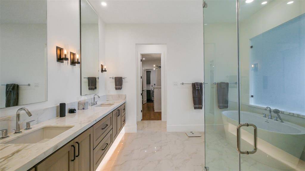 Primary bedroom bath