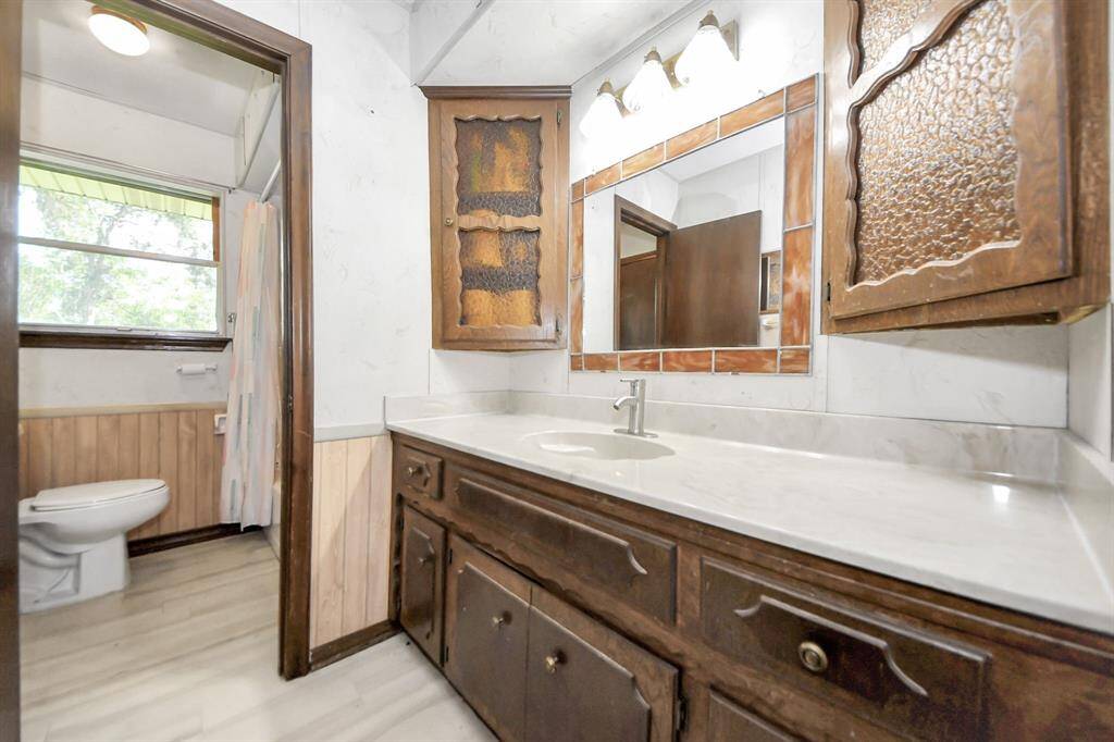 extra bath that attaches to primary bath