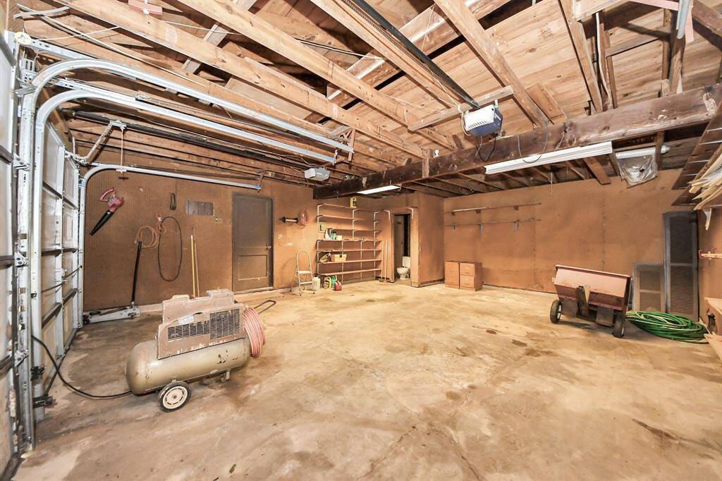 room for workshop and has a bathroom