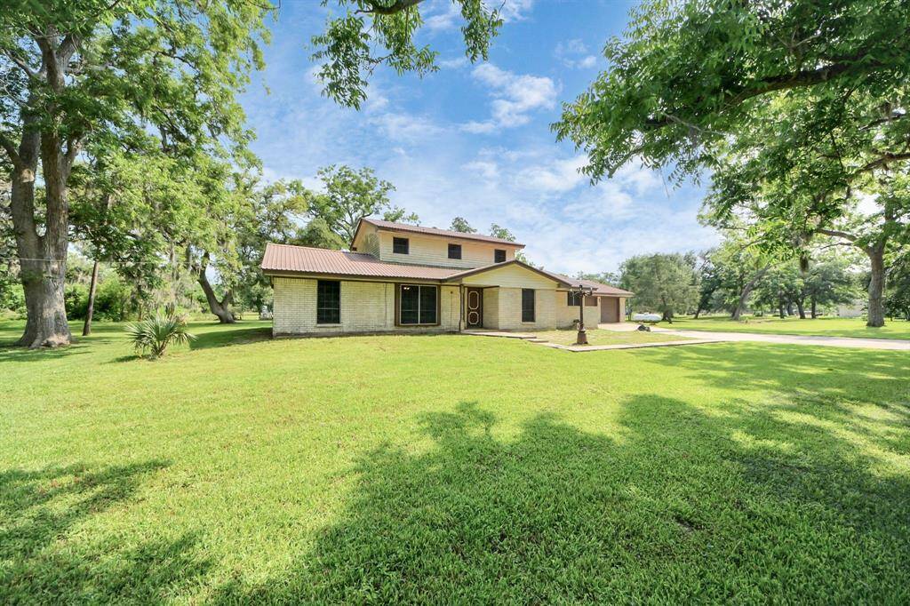 Expansive front yard
