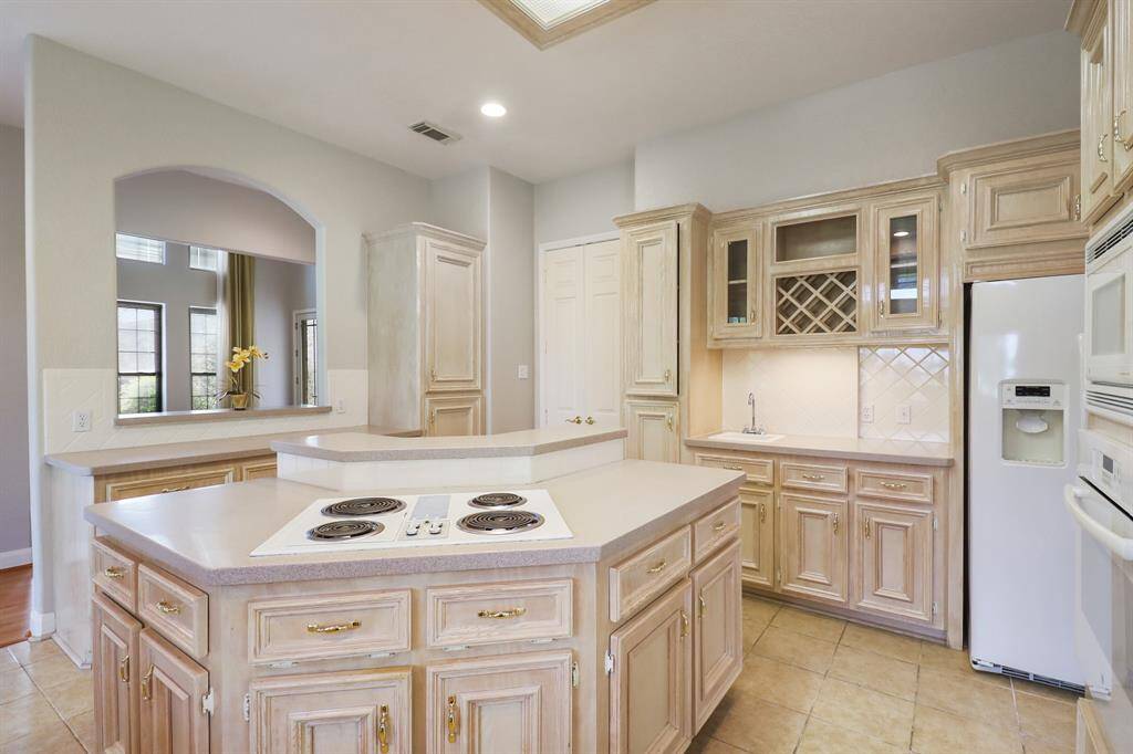 Look at all of the cabinets