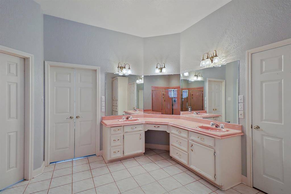 Dual vanities in primary bathroom