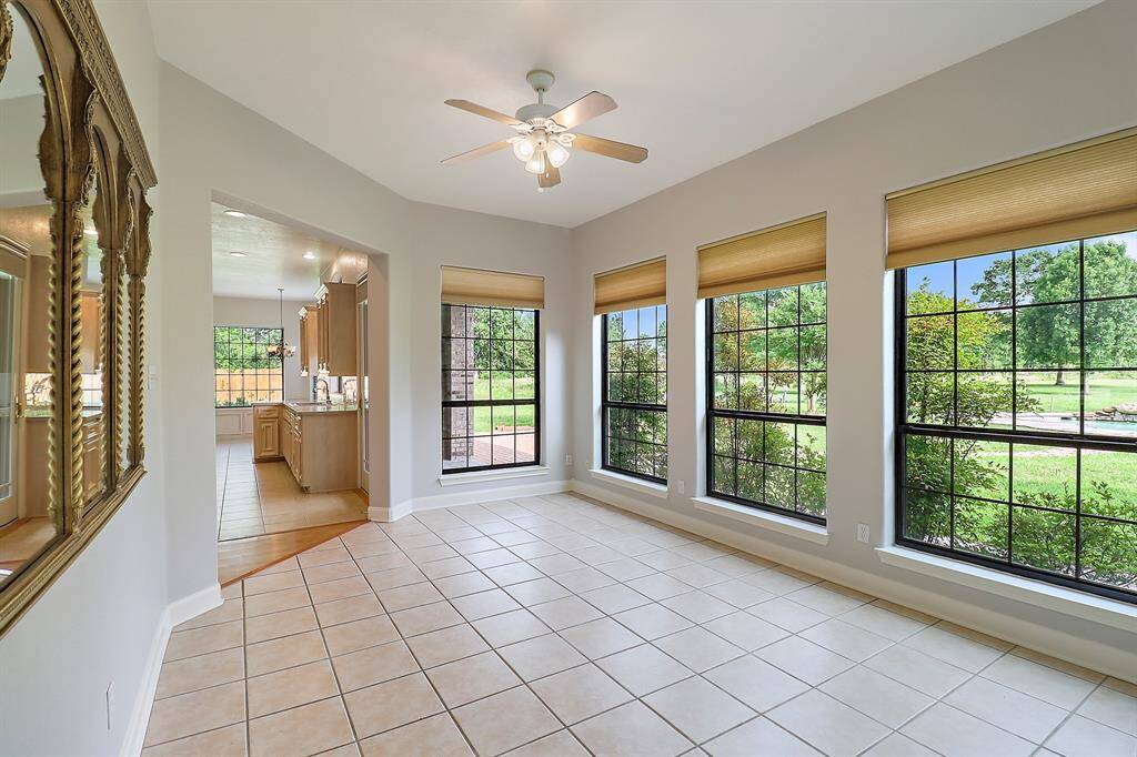 Spacious room with view of the backyard