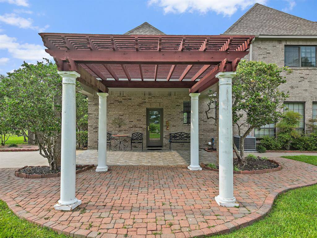 Extra sitting area for entertaining