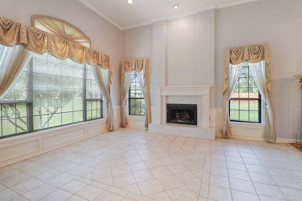 15 ft ceilings in living room