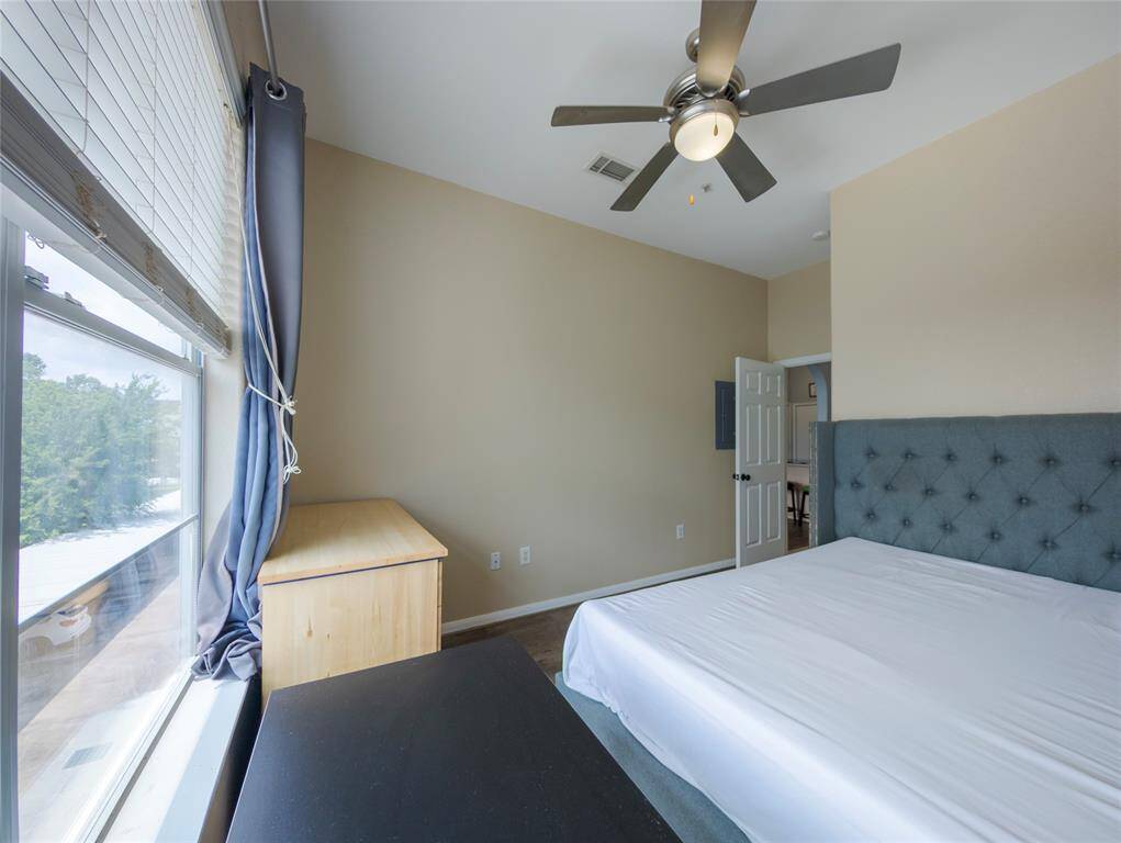 Secondary bedroom