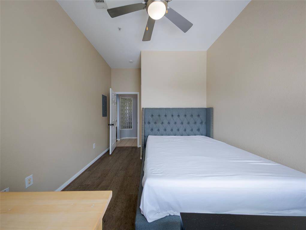Secondary bedroom