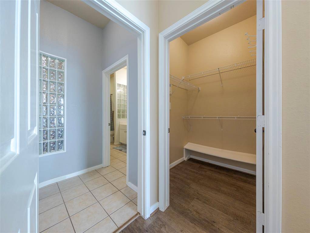 Secondary closet and hallway to bathroom